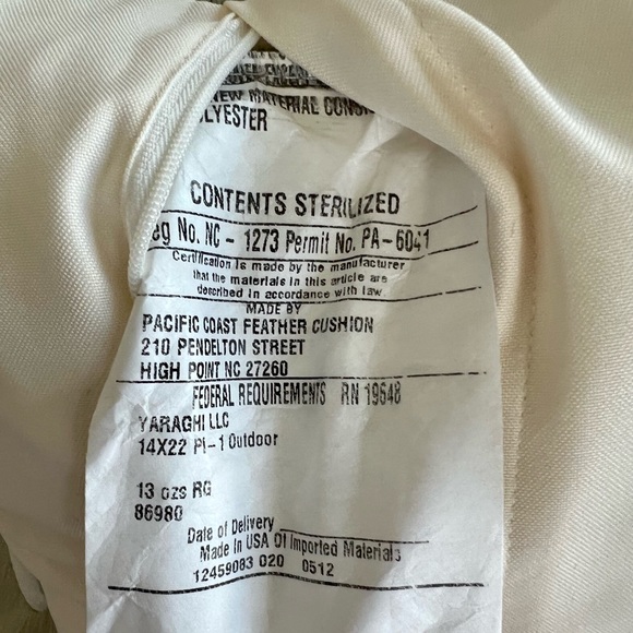 Safavieh 11” x 18” hooked pillows, set of 4, excellent cond. - Picture 8 of 9